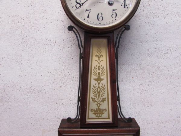 BEAUTIFUL ANTIQUE BANJO WALL CLOCK FROM THE NEW HAEN CLOCK COMPANY, USA