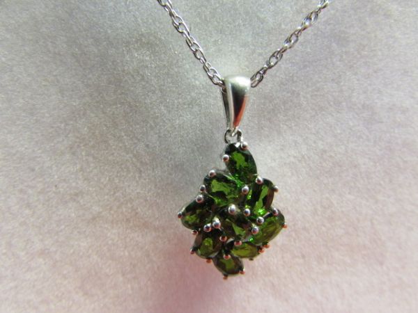 GORGEOUS STAUER GREEN FACETED GEMSTONE PENDANT ON STERLING SILVER CHAIN