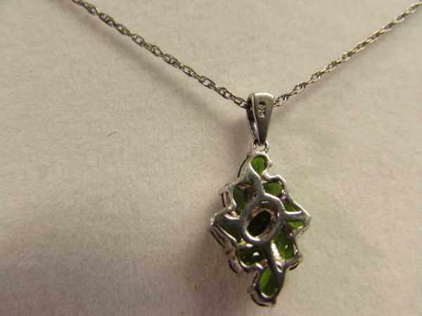 GORGEOUS STAUER GREEN FACETED GEMSTONE PENDANT ON STERLING SILVER CHAIN