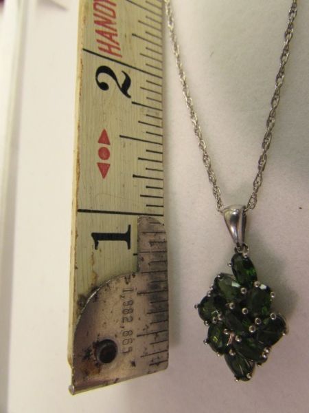 GORGEOUS STAUER GREEN FACETED GEMSTONE PENDANT ON STERLING SILVER CHAIN