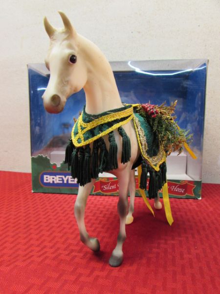 BREYER 2003 HOLIDAY HORSE SILENT KNIGHT RETIRED LIMITED EDITION