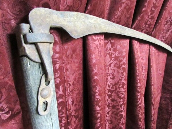 VINTAGE ANTIQUE SCYTHE