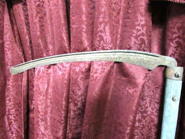 VINTAGE ANTIQUE SCYTHE