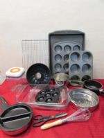 VARIETY COOKWARE & BAKE WARE - PYREX, STAINLESS PANS & . . . . . . 