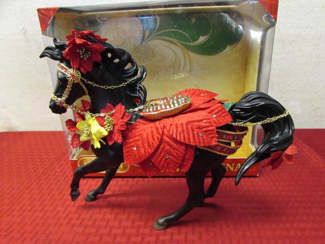 Lot Detail - BREYER HOLIDAY HORSE BUENA NOCHE /TRADITIONAL SIZE