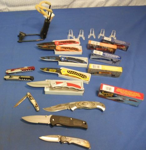 ELEVEN KNIFE LOT