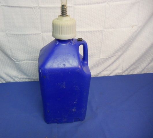 BLUE PLASTIC RE-FUEL CAN