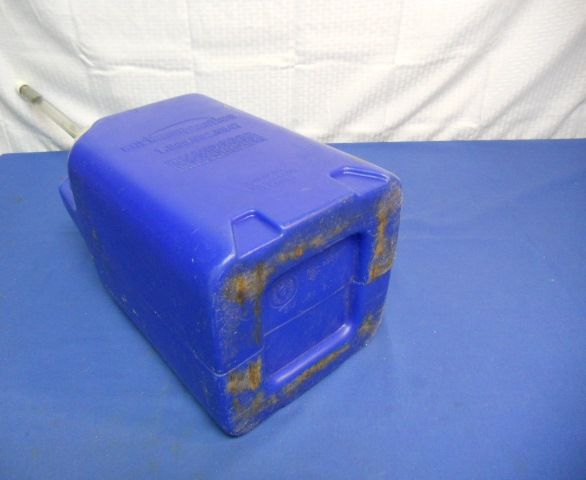 BLUE PLASTIC RE-FUEL CAN