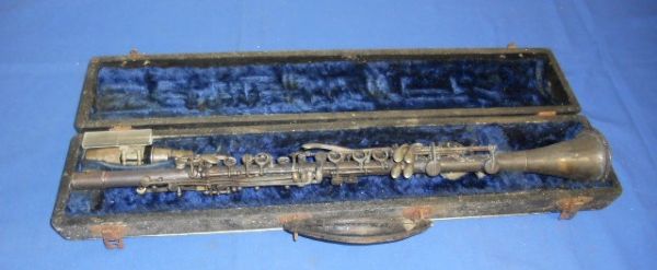 A VINTAGE FLUTE