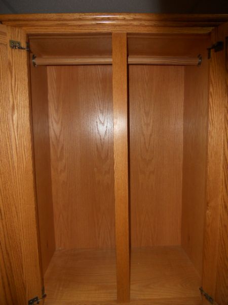 A HANDSOME OAK WARDROBE CABINET & DRAWERS ***THIS HAS A RESERVE***
