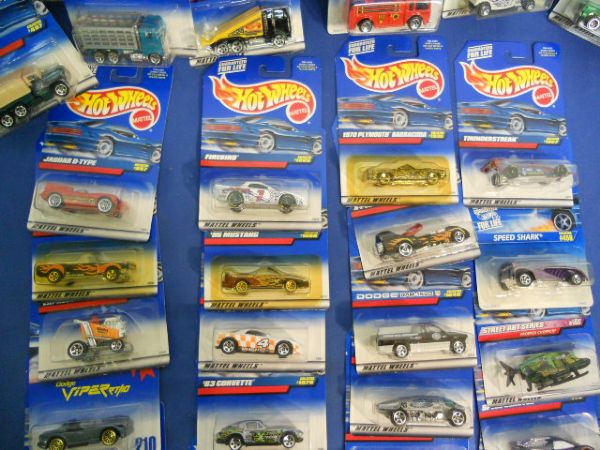 A BIG HOT WHEELS LOT