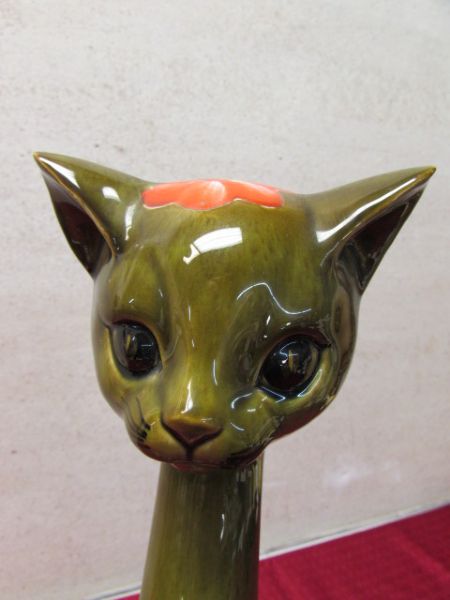 YOU WILL FALL IN LOVE WITH THIS VINTAGE CERAMIC KITTY!  CRYSTAL HEARTS & MORE