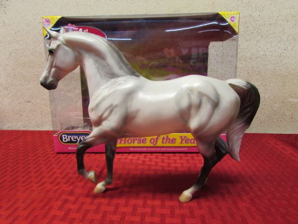 BREYER CLASSIC SIZE 2013 HORSE OF THE YEAR