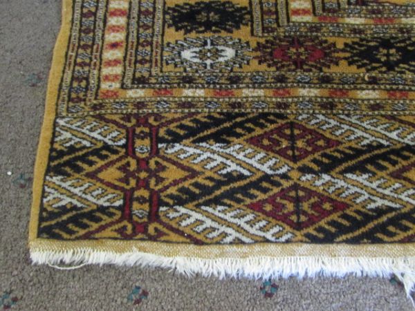 VINTAGE PERSIAN WOOL RUG