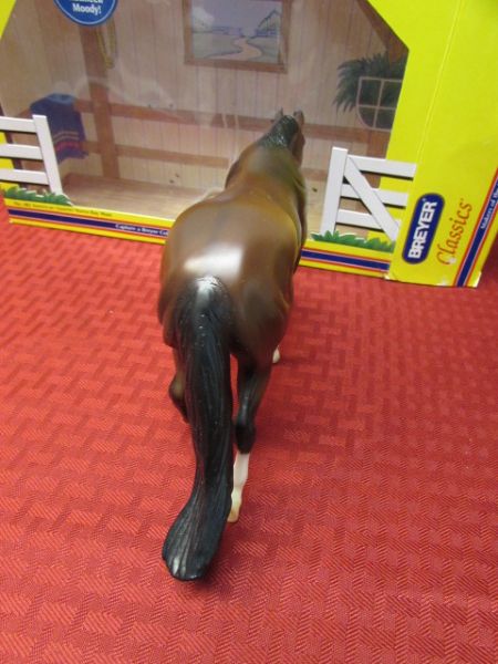 BREYER CLASSIC SIZE AMERICAN QUARTER HORSE MARE