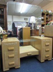 BEAUTIFUL VINTAGE MATCHING OAK VANITY WITH MIRROR & LOVELY CARVED FLORAL DESIGN