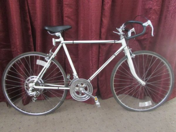 EXCELLENT MONTGOMERY WARD 10-SPEED BICYCLE 