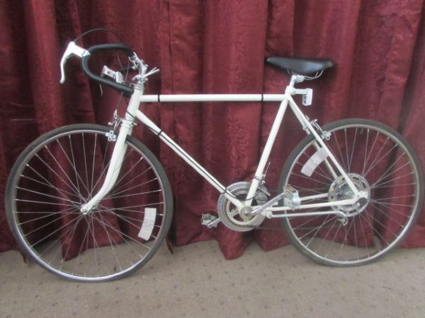 EXCELLENT MONTGOMERY WARD 10-SPEED BICYCLE 