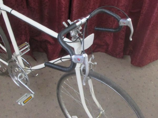 EXCELLENT MONTGOMERY WARD 10-SPEED BICYCLE 