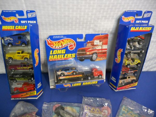 25 HOT WHEELS NEW IN PACKAGE