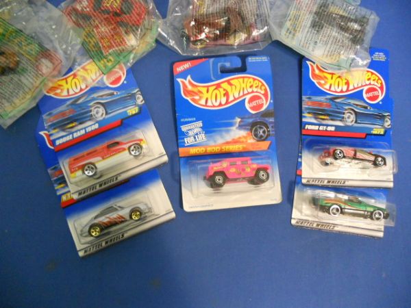 25 HOT WHEELS NEW IN PACKAGE