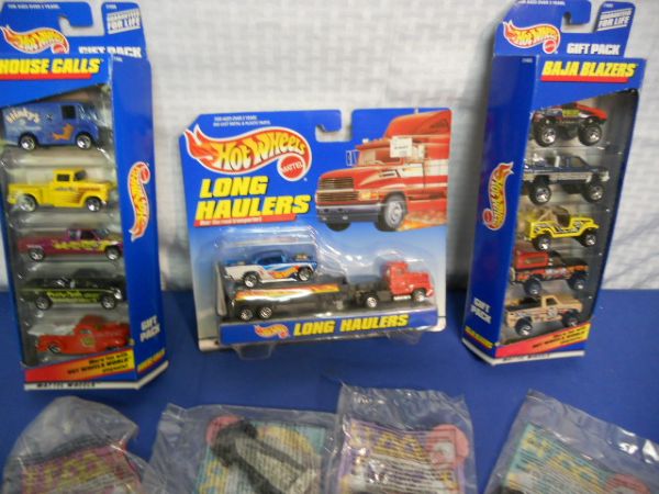 25 HOT WHEELS NEW IN PACKAGE