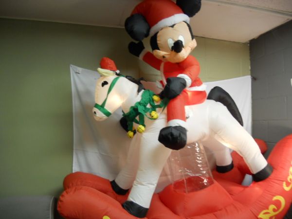 BIG CHRISTMAS MICKEY MOUSE YARD DECORATION