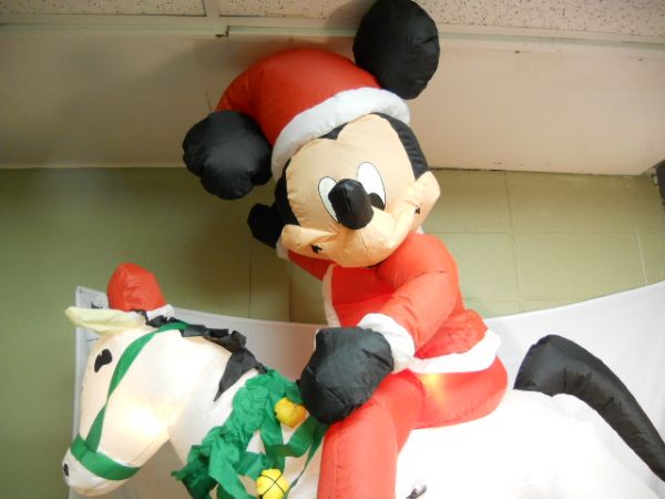 BIG CHRISTMAS MICKEY MOUSE YARD DECORATION