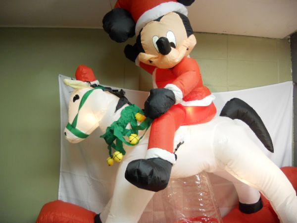 BIG CHRISTMAS MICKEY MOUSE YARD DECORATION