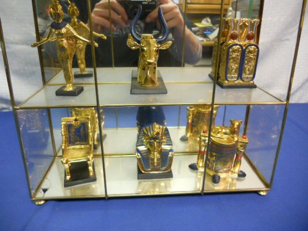 VERY DECORATIVE FRANKLIN MINT KING TUT SET