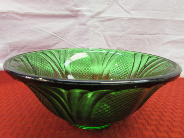 VINTAGE Emerald Green Glass Mixing Bowl