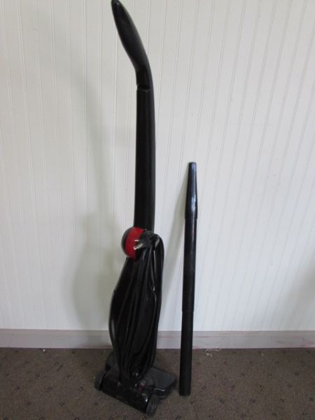 SINGER 2 IN 1 UPRIGHT/HANDHELD VACUUM