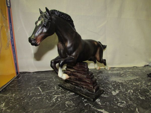 LIMITED EDITION BREYER  JUMPING HORSE STARLIGHT