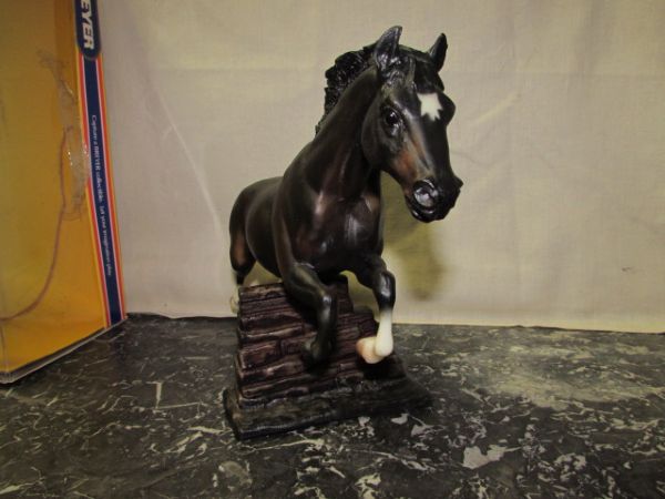 LIMITED EDITION BREYER  JUMPING HORSE STARLIGHT