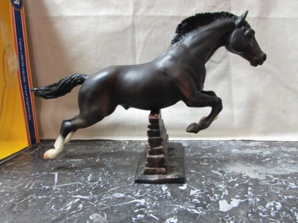 LIMITED EDITION BREYER  JUMPING HORSE STARLIGHT