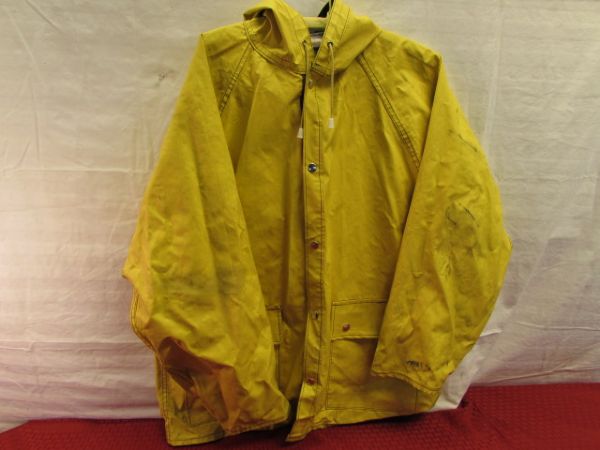 MEN'S AMERICAN CLEARWATER PVC/RAYON HOODED RAIN SLICKER 