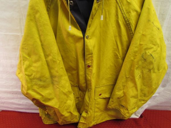 MEN'S AMERICAN CLEARWATER PVC/RAYON HOODED RAIN SLICKER 