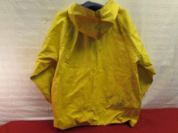 MEN'S AMERICAN CLEARWATER PVC/RAYON HOODED RAIN SLICKER 