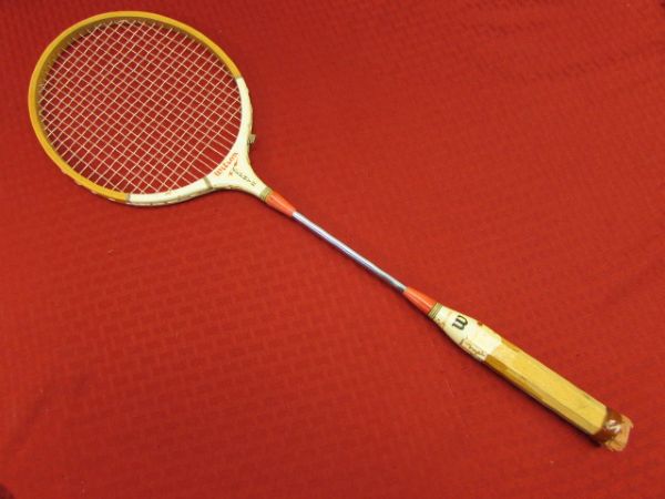 FIVE VINTAGE WOODEN BADMINTON RACKETS WITH BIRDIES