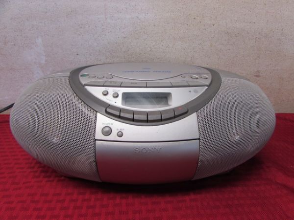 SONY CD & TAPE PLAYER BOOMBOX