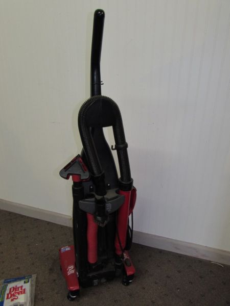 NICE DIRT DEVIL SWIVEL ULTRA GLIDE VACUUM W/ BAGS