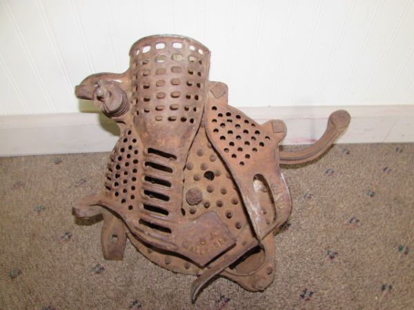 ANTIQUE A.H. PATCH BLACK HAWK CORN SHELLER