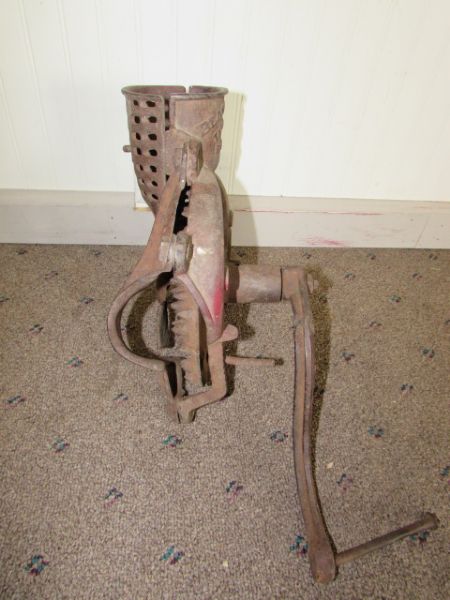 ANTIQUE A.H. PATCH BLACK HAWK CORN SHELLER