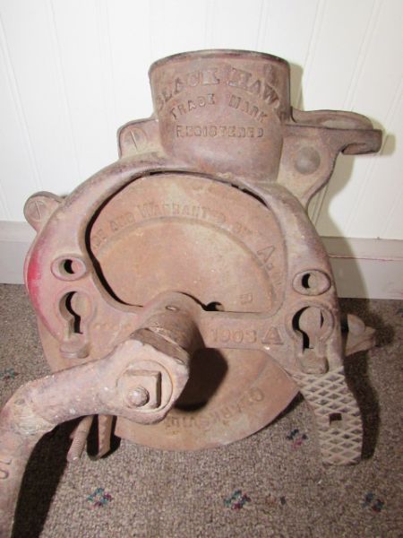 ANTIQUE A.H. PATCH BLACK HAWK CORN SHELLER