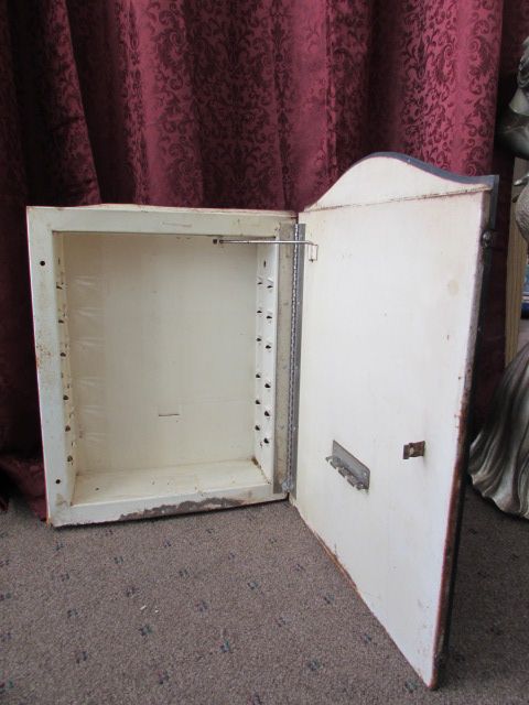 lot detail - 1940's to 50's medicine cabinet with arched top