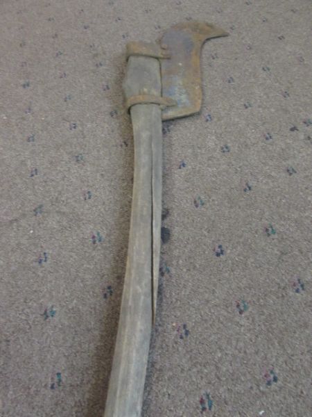 ANTIQUE BILL HOOK/BRUSH AXE.