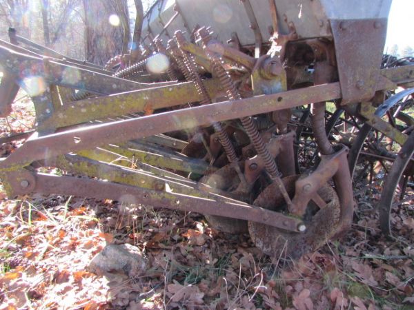 VINTAGE JOHN DEERE VAN BRUNDT SEED DRILL - TO SEED ACRES!  