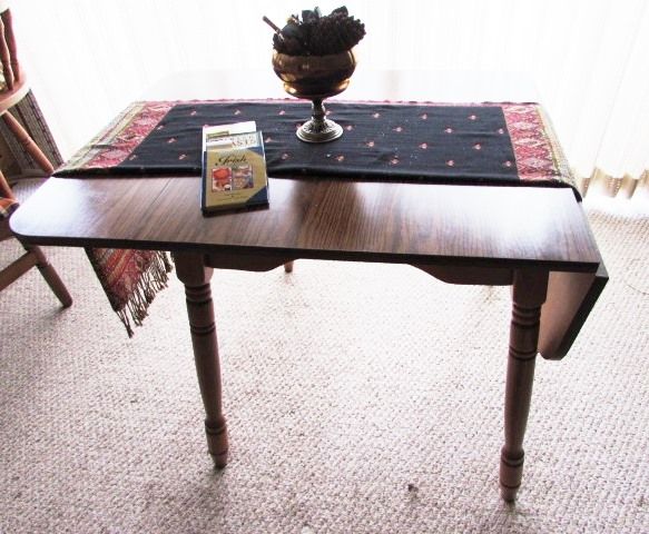 VINTAGE DROP LEAF FARM STYLE KITCHEN TABLE