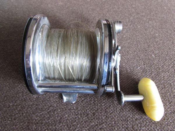 NICE VINTAGE PENN FISHING REEL 