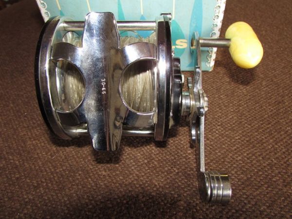 NICE VINTAGE PENN FISHING REEL 